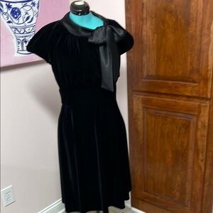 Chic Black Velvet Midi Dress